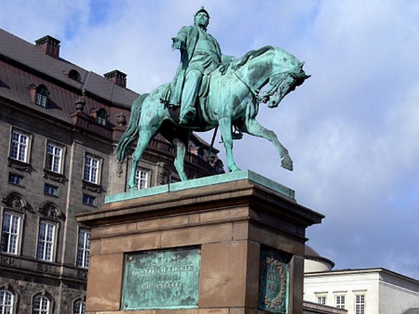 Памятник Фридриху VII Беззубому
