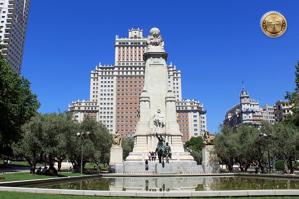 здания Испания и Мадрид