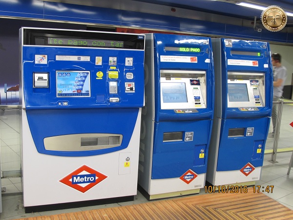 Автомат по продаже билетов в метро