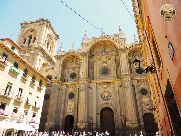 недостроенная башня собора в Гранаде