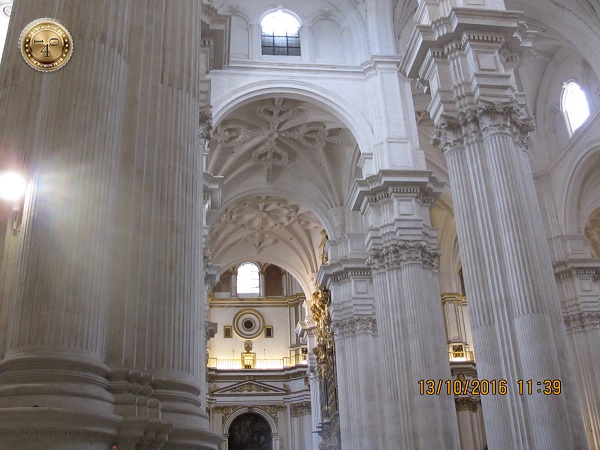 интерьер собора в Гранаде