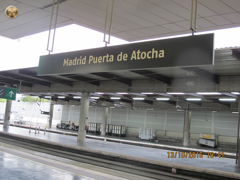 На перроне вокзала Аточа в Мадриде