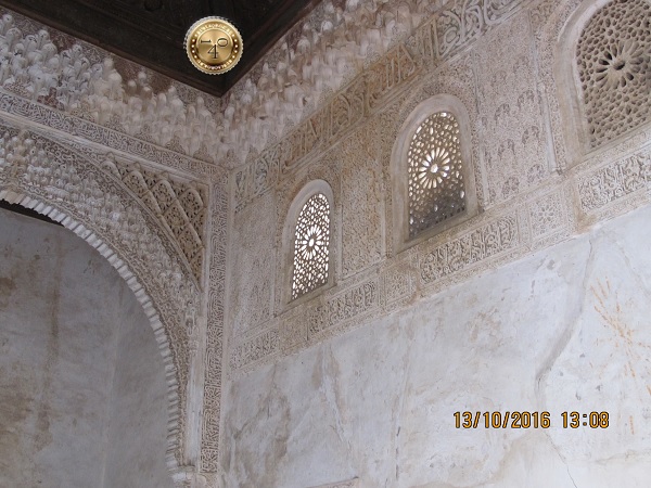 окна во дворце Султана в Альгамбре