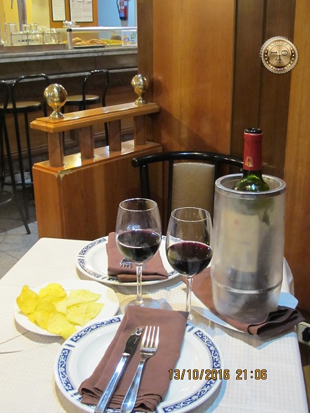 Вино в ресторане в Мадриде