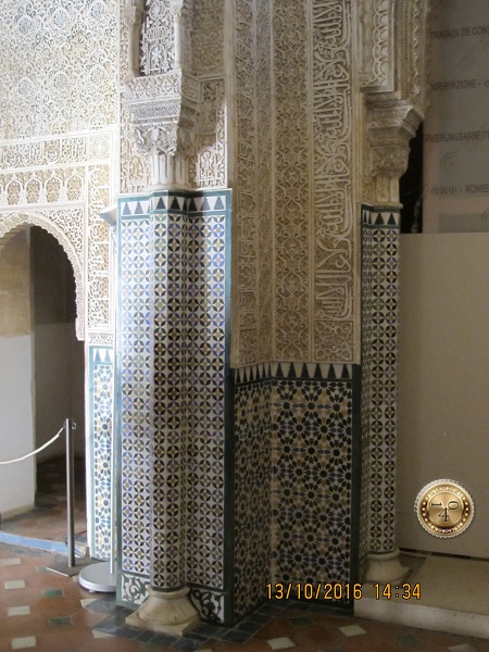 Отделка стен Зала Абенсерарахов в Альгамбре, Гранада