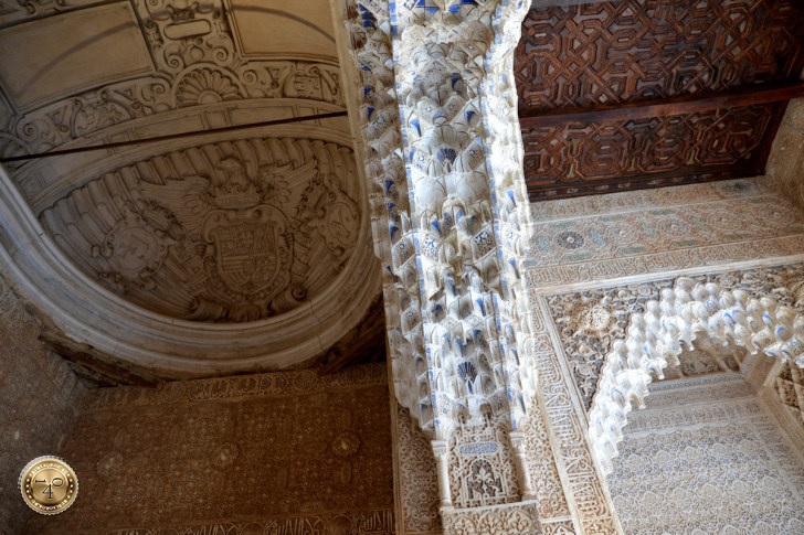 Потолок Зала Сталактитов в Альгамбре, Гранада