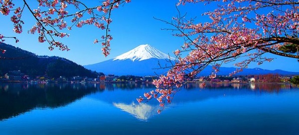 Озеро у горы Фудзияма