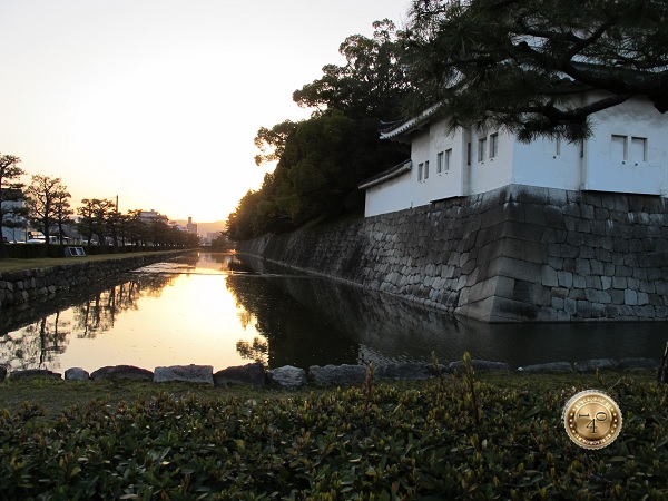 Оборонительный ров вокруг замка Нидзё-дзё