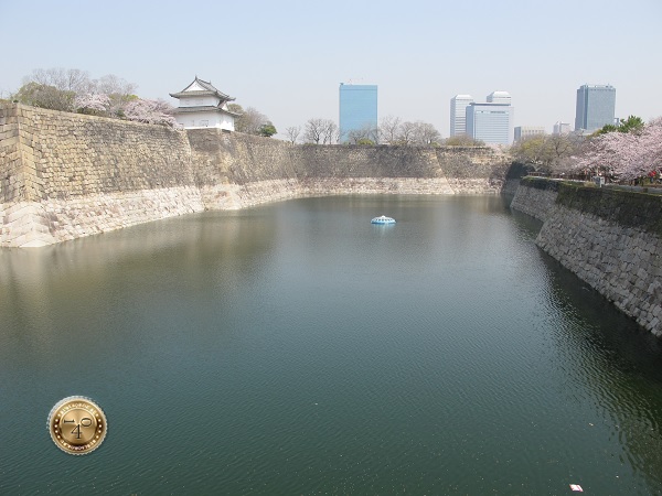 Оборонительный ров замка Осака-дзё