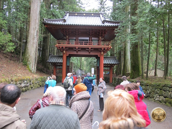 Ворота в храм Тосёгу