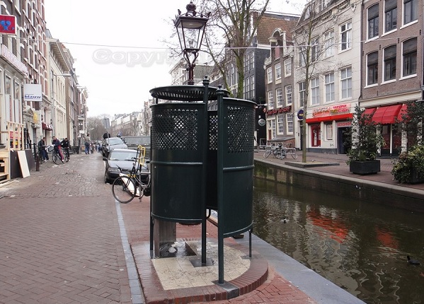 Уличный туалет для мужчин в Амстердаме