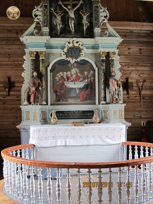 Иконостас в местной церкви