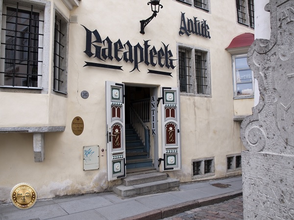 Старинная Ратушная аптека в Таллине
