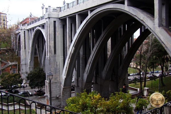 Мост Самоубийц в Мадриде