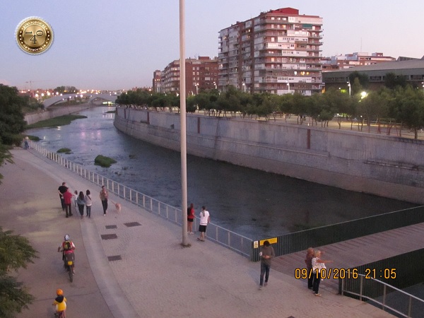 Мост через реку Манзарес в Мадриде