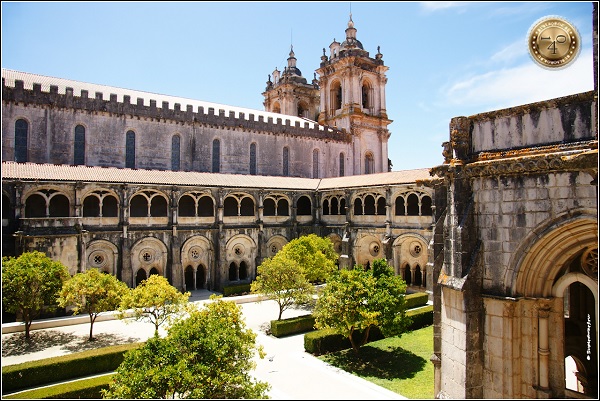 Внутренний дворик монастыря Санта Мария в Алкобасе