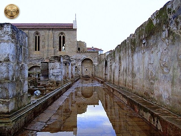 Руины монастыря Санта-Клара в Коимбре