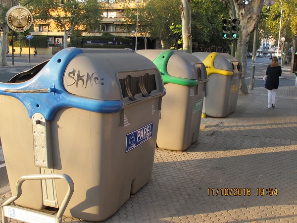 контейнеры для раздельного сбора мусора в Севилье
