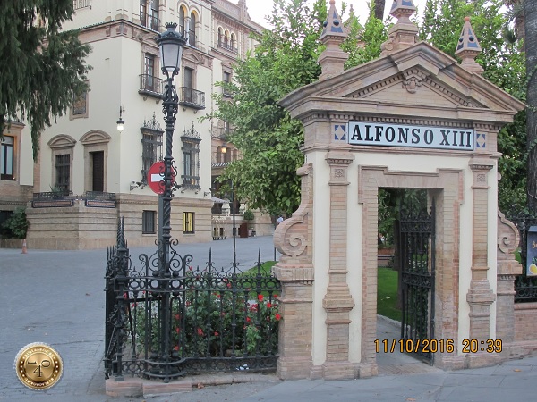 вход в гостиницу Альфонсо XII в Севилье