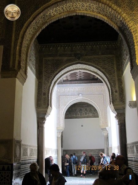 стрельчатые арки в Алькасаре в Севилье