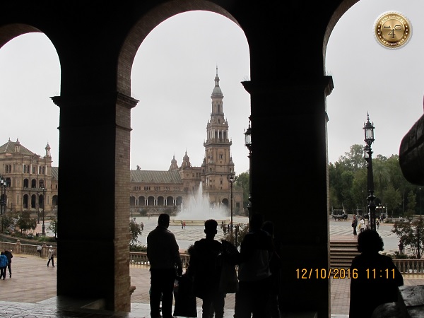 фонтан на площади Испании в Севилье