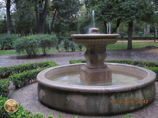 фонтан в парке Марии Луизы