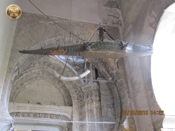 чучело крокодила в Кафедральном соборе Севильи