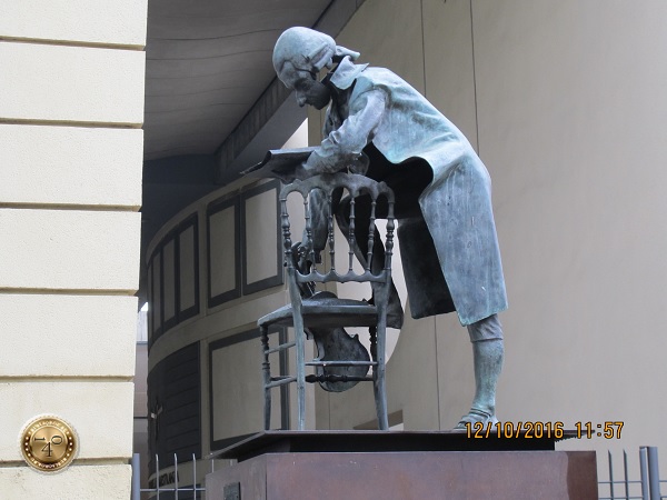 памятник Моцарту в Севилье