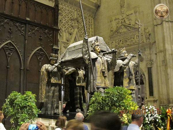 надгробие Колумба в Кафедральном соборе в Севилье