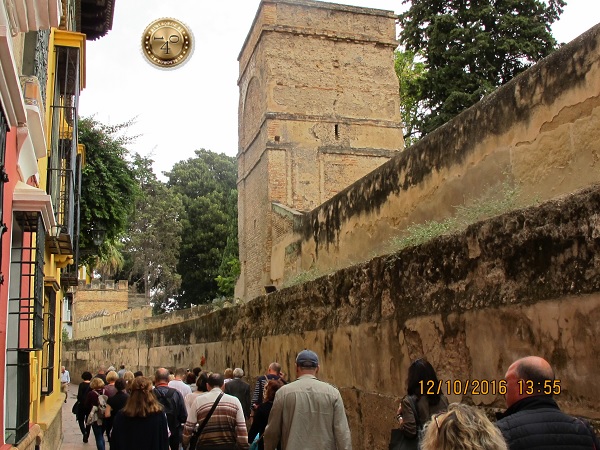 крепостная стена в Севилье