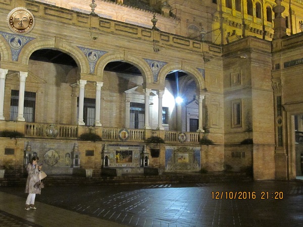 подсветка на площади Испании