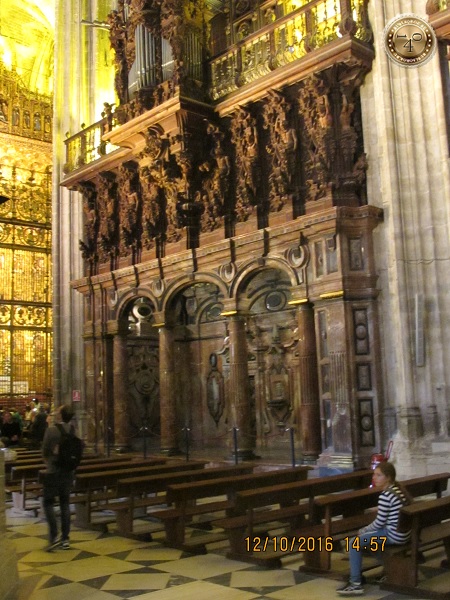 мраморные колонны Кафедрального собора в Севилье