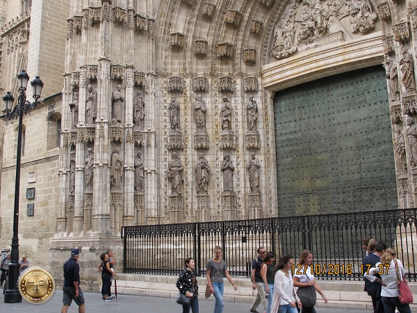 ворота Кафедрального собора в Севилье