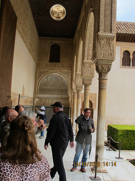 Колонны Миртового дворика в Альгамбре