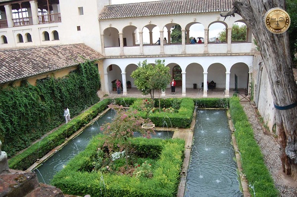 вид на Сад султана в Альгамбре