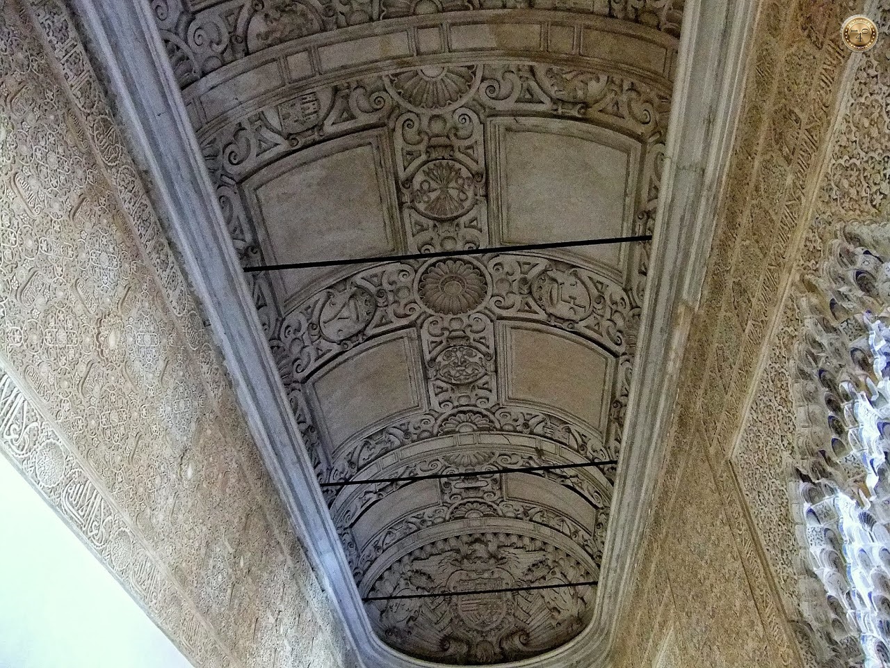 Гипсовый потолок Зала Сталактитов в Альгамбре, Гранада