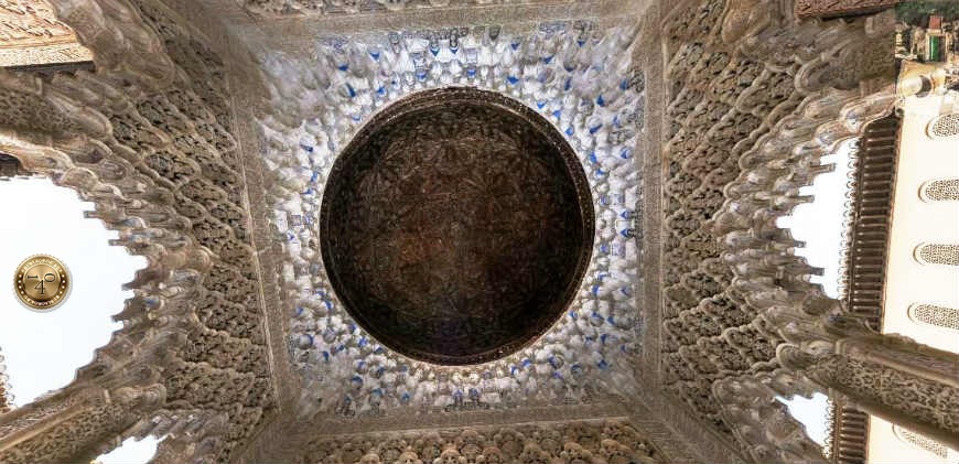 сферические потолки беседок во дворике Львов в Альгамбре
