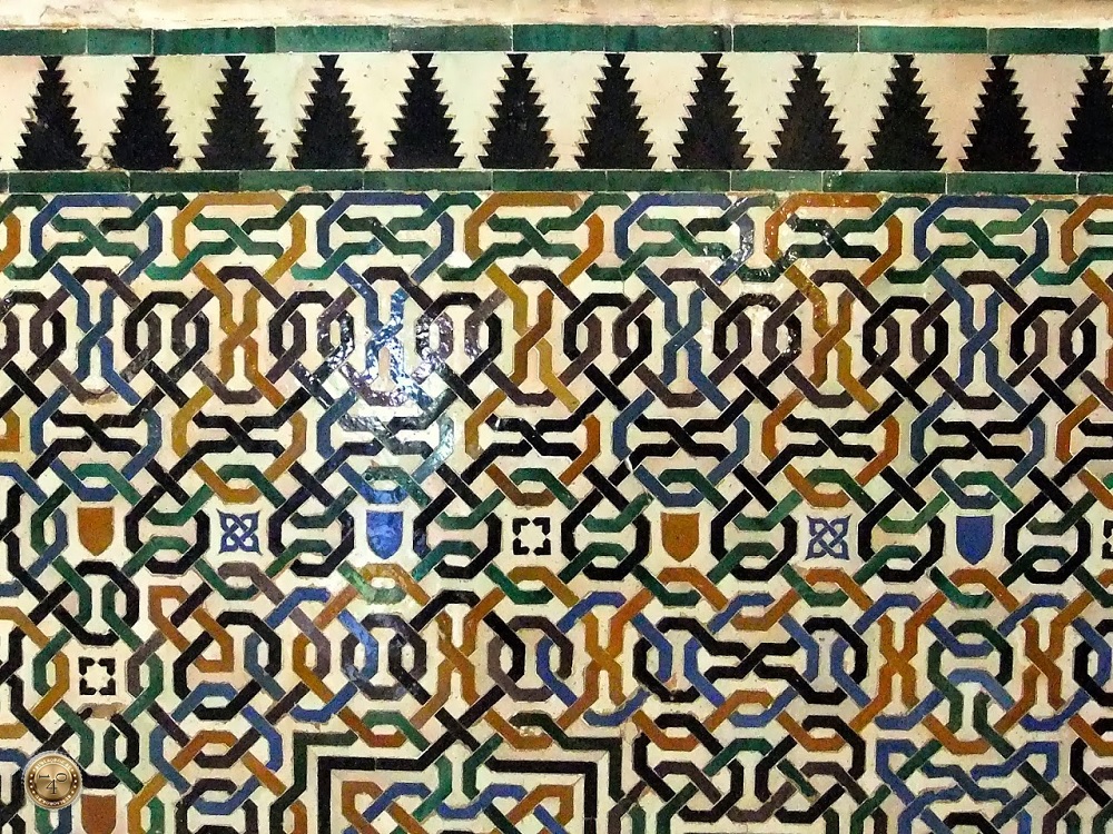 Цокольная плитка зала Двух Сестёр а Альгамбре, Гранада