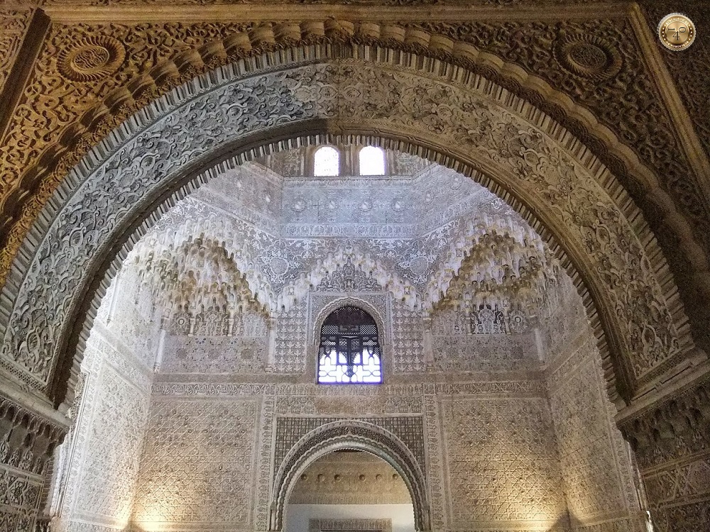 Арки входов в зал Двух Сестёр в Альгамбре