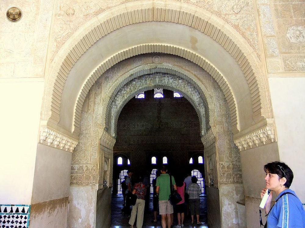 Вход в Зал Послов в Альгамбре, Гранада
