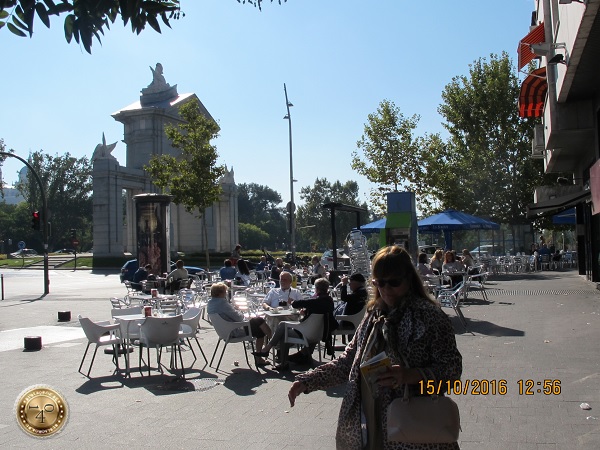 Кафе на открытом воздухе в Мадриде