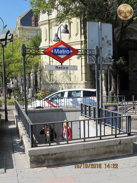 Вход в метро Retiro